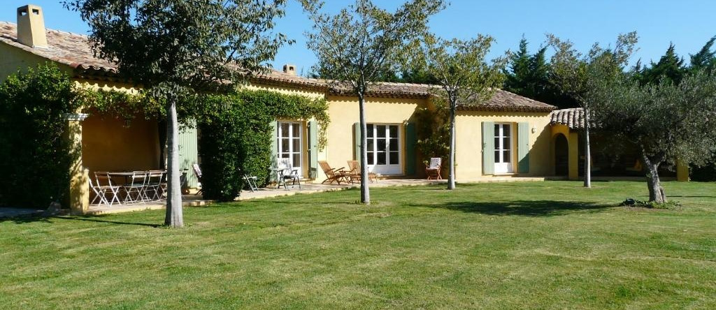 Agréable Villa Familiale Avec Piscine Chauffée, Grand Jardin, Située Proche du Centre du Village de Mouriès Au Coeur Des Alpilles, 10 Personnes, Ls1-140 Baguie Roso, 穆里 — 照片 1