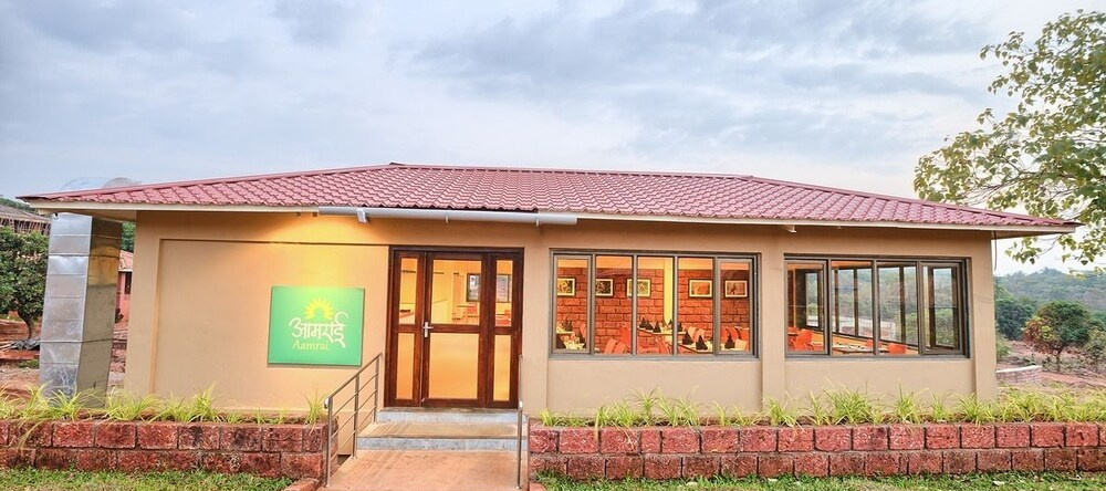 Mango Village Resort, 古哈加尔 — 照片 1