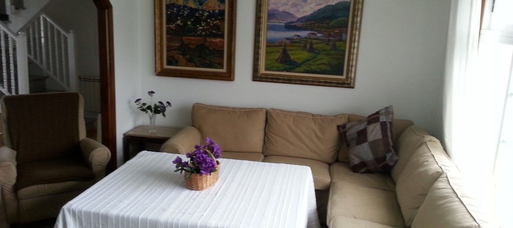 Galicia 100559 4 Bedroom Holiday home By Mo Rentals, 圣阿德里安德科布雷 — 照片 1