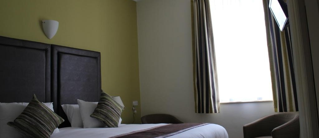 Heath Cottage Hotel, Leeds — photo 1