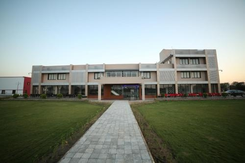 Malhaar Resorts, Гандхинагар — фото 1