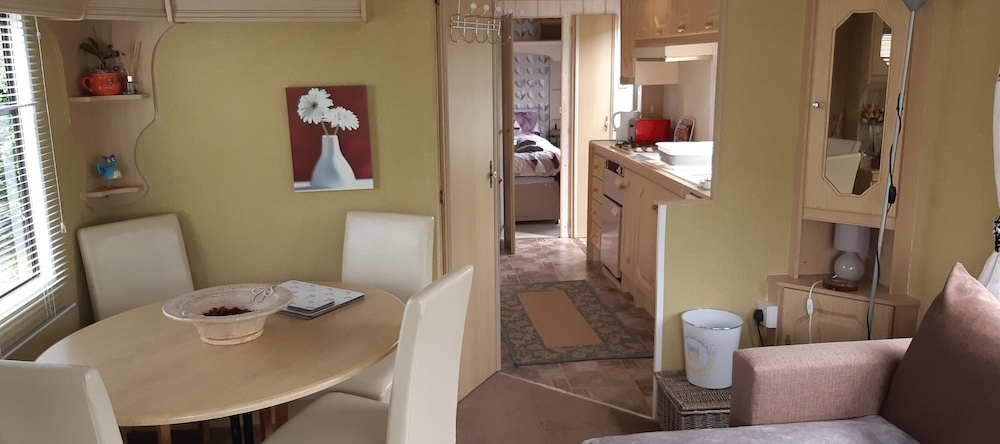 Beautifully Decorated 2 bed Caravan in Foel, Welsh, 班威 — 照片 1