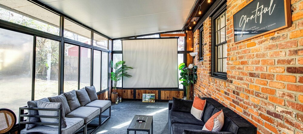 6 Mi to Lake Murray! Pet-friendly Haven w/ Yard, 哈比森 — 照片 1