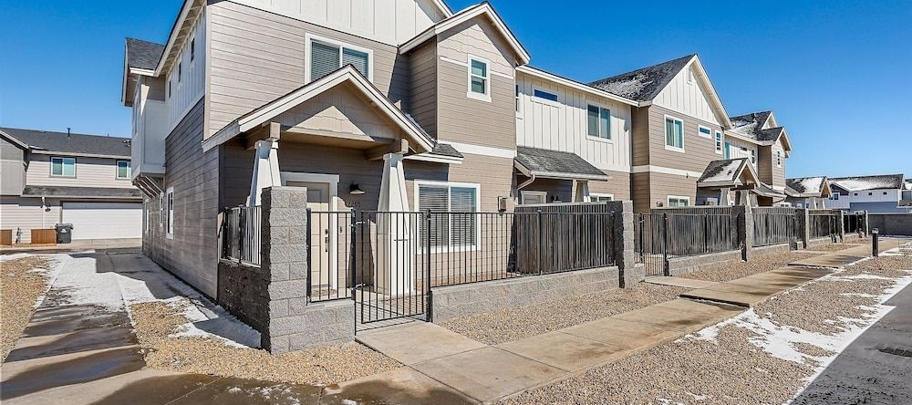 Bliss Flagstaff 55 3 Bedroom Townhouse by RedAwning, 贝尔蒙特 — 照片 1