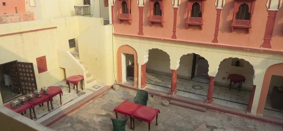 Hotel Fort Madhogarh, 道萨 — 照片 1