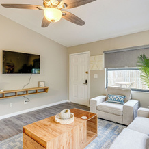 Dtwn Palm Harbor Condo: Walk to Water!, Palm Harbor — photo 2