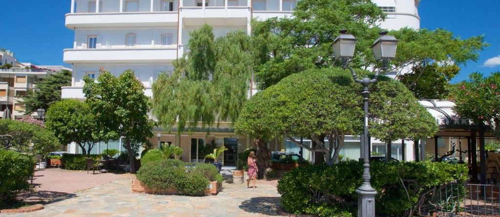 HOTIDAY Hotel Alassio, 阿拉西奥 — 照片 1