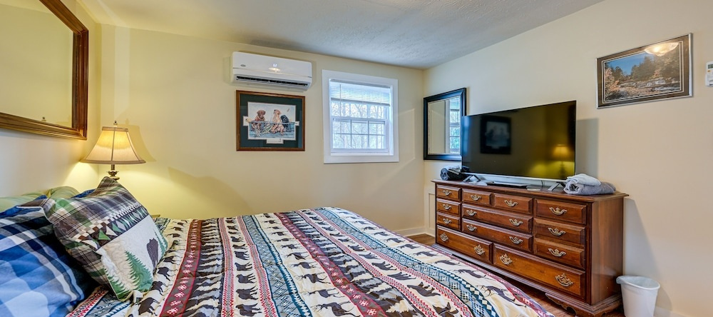 Ski & Hike/Shared Hot Tub: Cozy Whittier Retreat!, Уитиер — фото 1