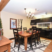 Seven Springs Stoneridge Ski-In/Out Condo with Mountain Views by RedAwning, 七泉 — 照片 4