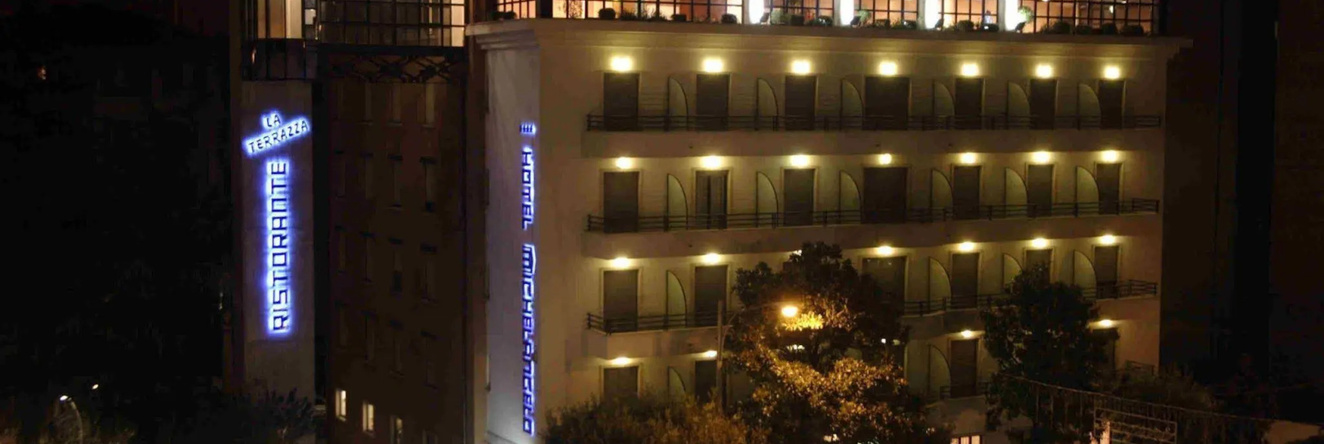 Hotel Michelangelo Palace, 特尔尼 — 照片 1