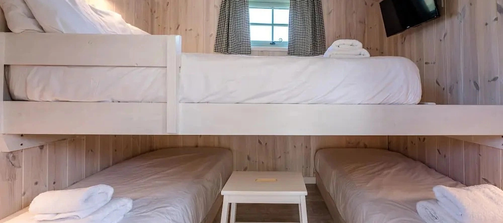 Honeysuckle Farm Hut 4 - Suffolk Farm Holidays, Бедфилд — фото 1
