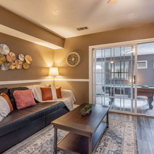Charming 3BR House Cozysuites Pool Table, 亚历山大 — 照片 2