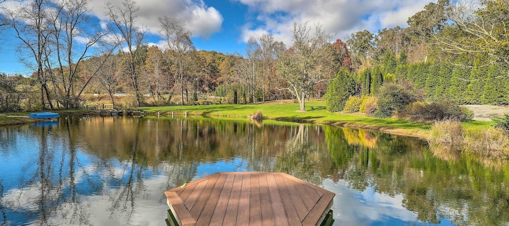 Stunning Fletcher Home: Hot Tub + Fire Pit!, 弗莱彻 — 照片 1