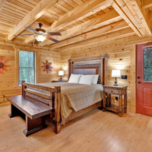3 BDR Log Cabin in Cozy Resort w/ Private Hot Tub, Pittman Center — photo 5
