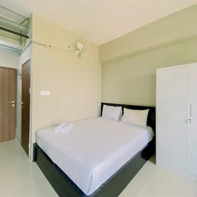 Warm And Homey Studio At Royal Sentul Park Apartment, Kadumangu — photo 4