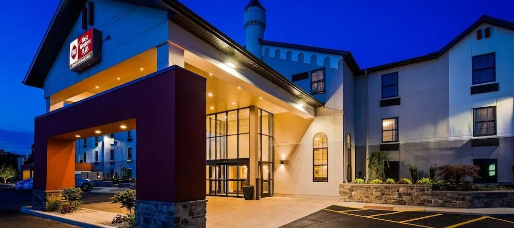Best Western Plus Grand Castle Inn & Suites, Грандвилл — фото 1