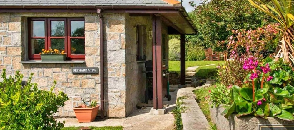 Bungalow in Cornwall With Orchard Views, 特雷尼尔 — 照片 1