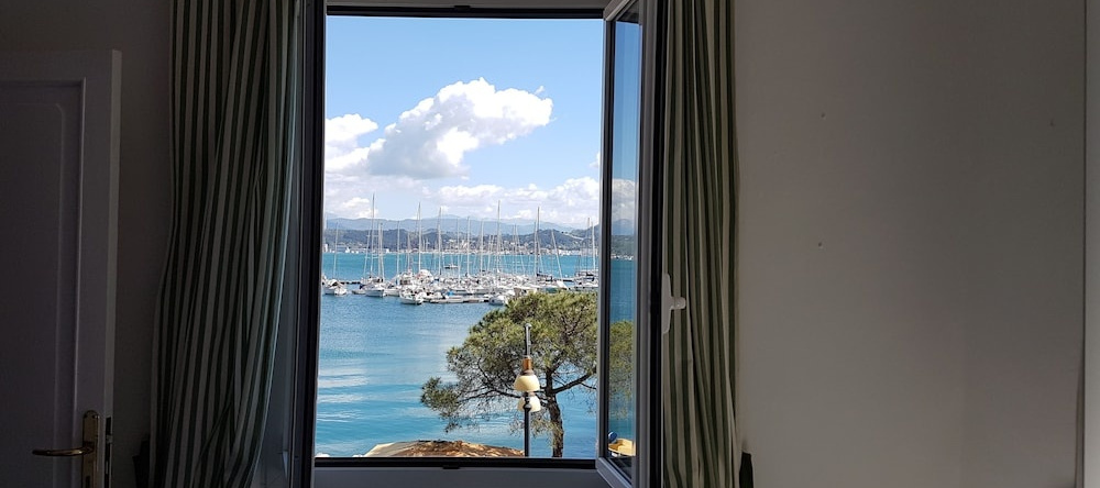 About Italy Holiday Boats, 波托维内雷 — 照片 1