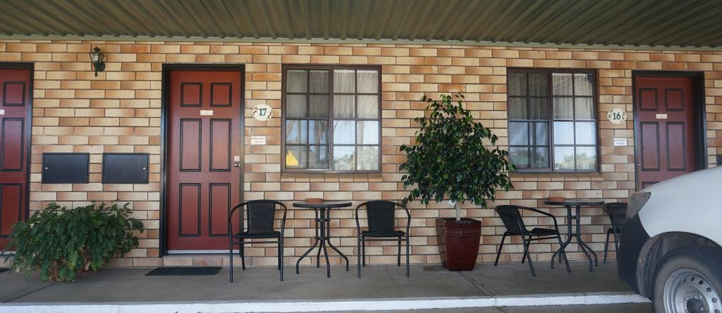 Miles Outback Motel, 米尔斯 — 照片 1