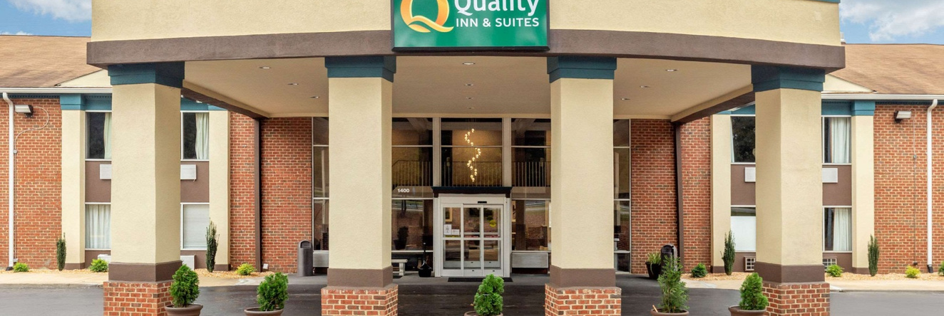 Quality Inn & Suites Apex - Holly Springs, Апекс — фото 1