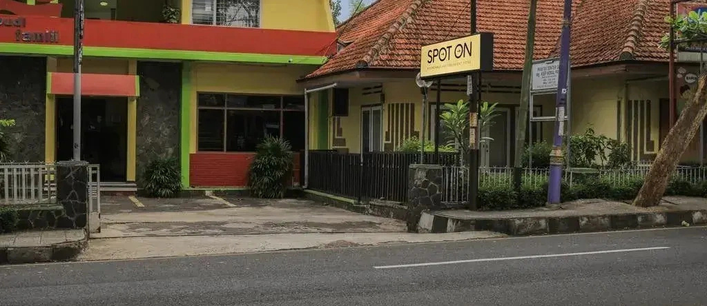 OYO Life  1708 Hotel Budi Famili 1 Syariah, 西亚米斯 — 照片 1
