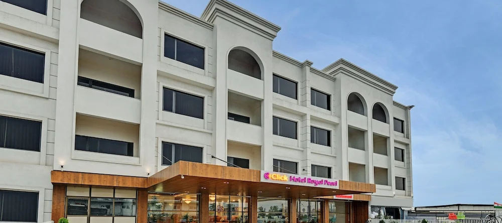 Click Hotel Royal Pearl  Galenda Dahej, Дахедж — фото 1