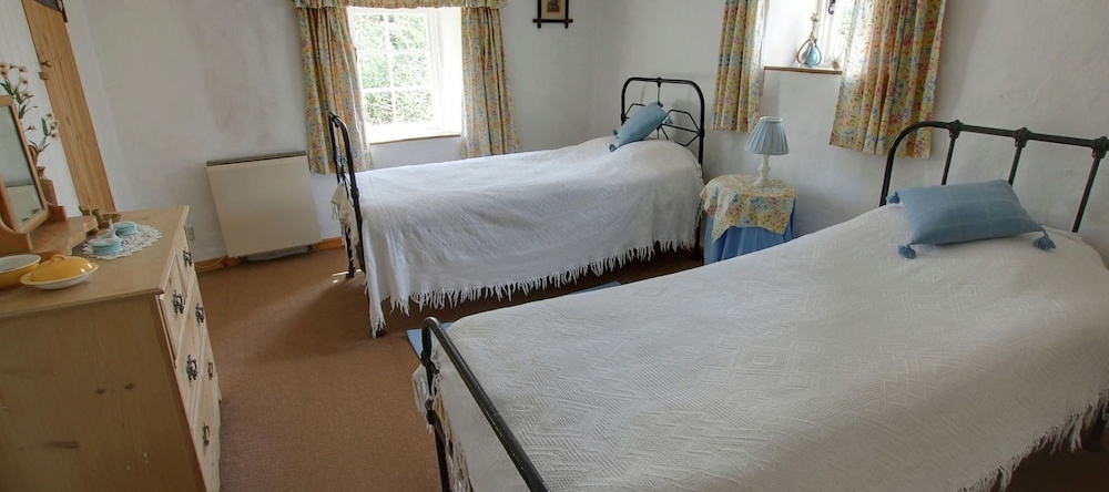 The old Coach House of This Dairy Farm was Converted Into a Lovely Cottage, Slaughterford — photo 1