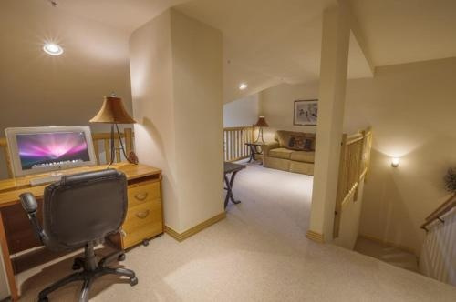 Meadow Stone Lodge #403 at Kirkwood, 柯克伍德 — 照片 1