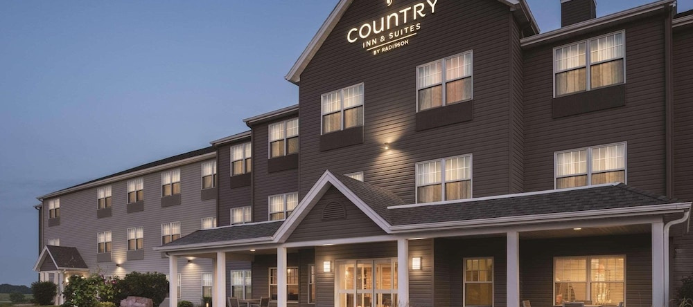 Country Inn & Suites By Carlson, Pella, Pella — photo 1
