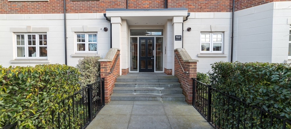 Helios Court Penthouse Serviced Apartment by Ferndale, Maidenhead — photo 1