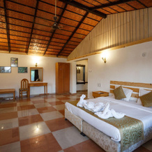 Gir Lions Paw Resort with Swimming Pool, 萨赞 — 照片 3