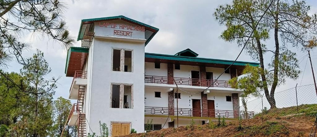 Lap Of Himalayas Resort, 巴盖什瓦尔 — 照片 1