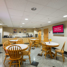 Red Roof Inn & Suites Philadelphia - Bellmawr, Белмаур — фото 3