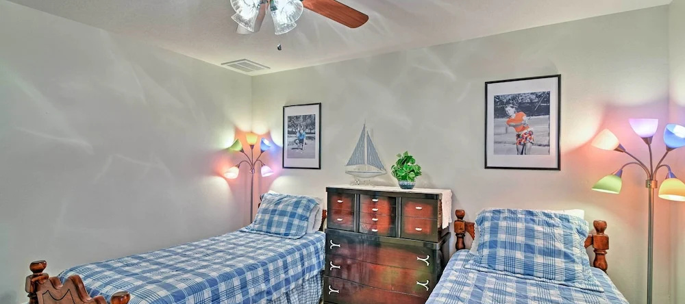 Bright Spring Hill Home: 5 Mi To Weeki Wachee Park, Спринг-Хилл — фото 1