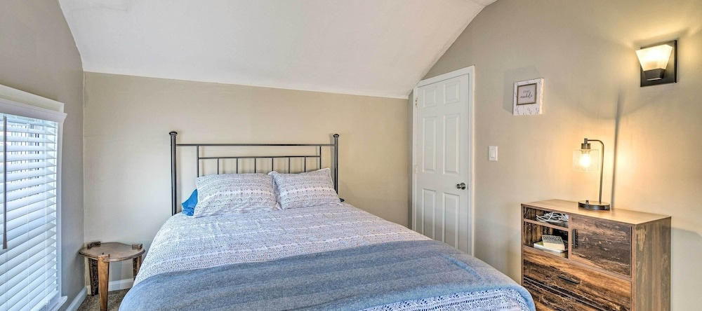 Walk to Parks & Dining: Cozy Canandaigua Home!, 卡南代瓜 — 照片 1