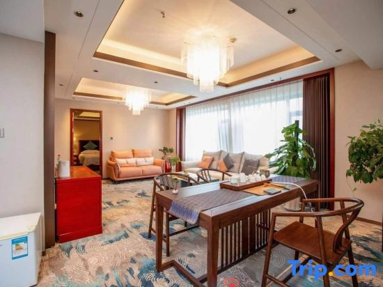 Hetang Yuese Holiday Hotel, Синьсян — фото 1