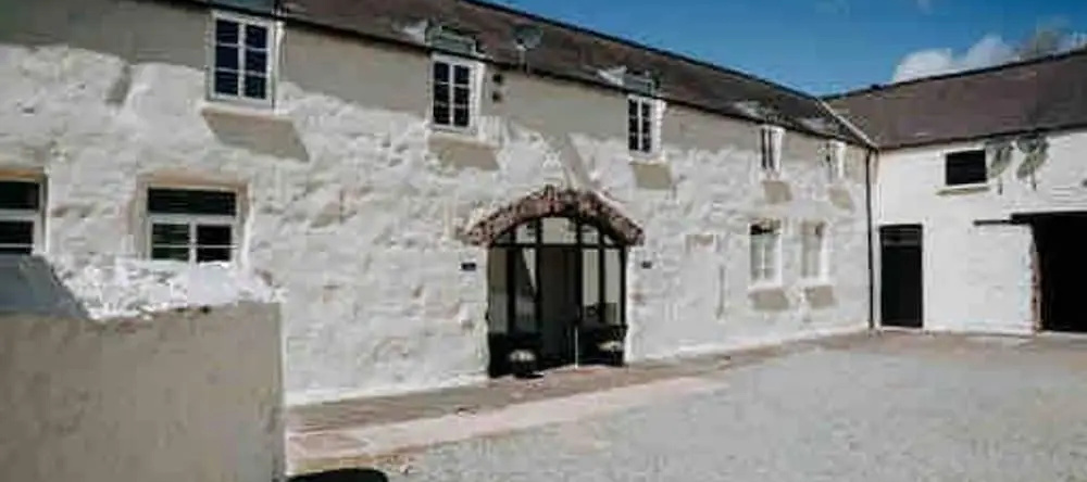 Courtyard Cottage With Hot Tub And Walled Garden, Милфорд-Хейвен — фото 1