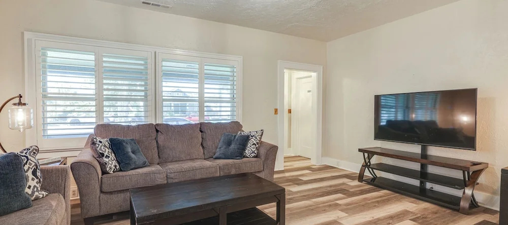 Sunny Turlock Cottage: Walk to Downtown!, 特洛克 — 照片 1