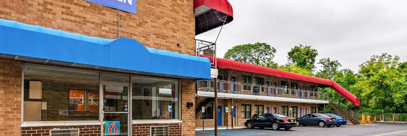 Motel 6 Elmsford, NY - White Plains, 埃尔姆斯福德 — 照片 1