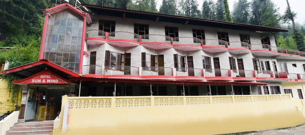 OYO 46752 Hotel Sun N Wind, 卡祖尔 — 照片 1