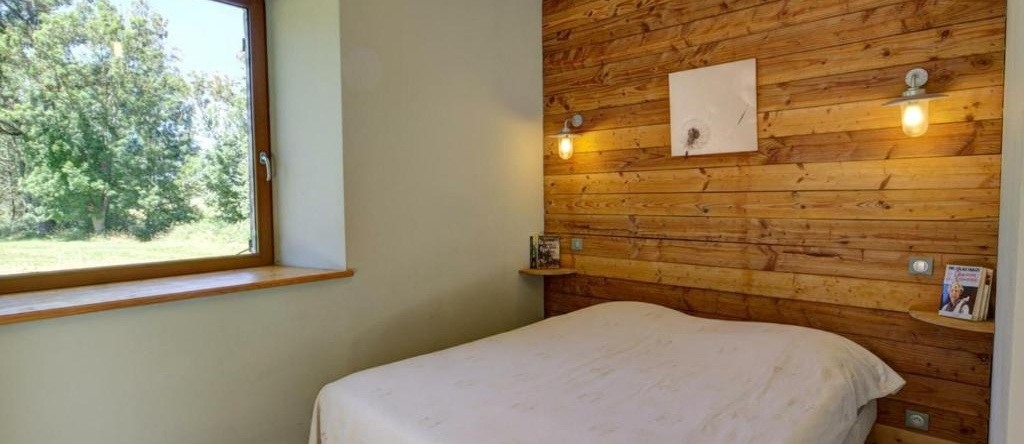 Gîte Croizet-sur-Gand, 7 pièces, 12 personnes - FR-1-496-25, Croizet-sur-Gand — photo 1