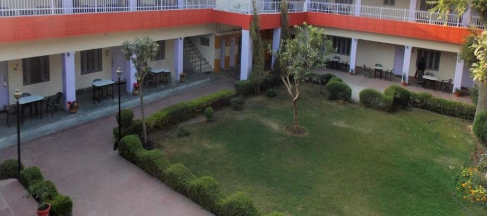 Hotel Goverdhan Tourist Complex, Fatehpur Sikri — photo 1