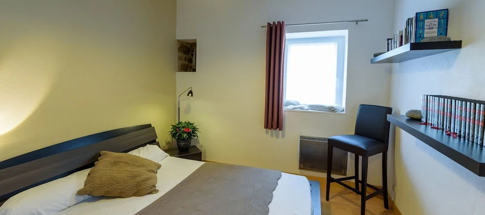 Peaceful Holiday Home in Plouguin With Indoor Pool, Plouguin — photo 1