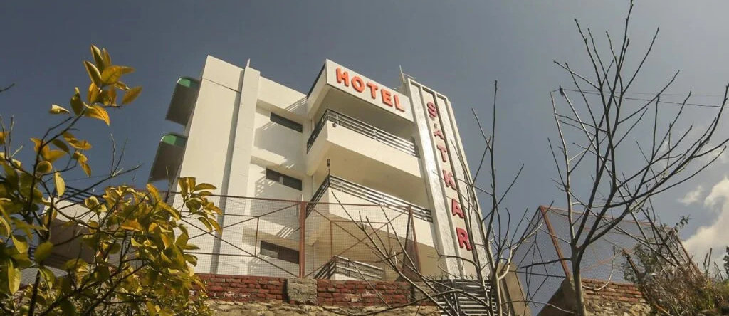 Satkar Hotel By OYO Rooms, 皮托拉加尔 — 照片 1