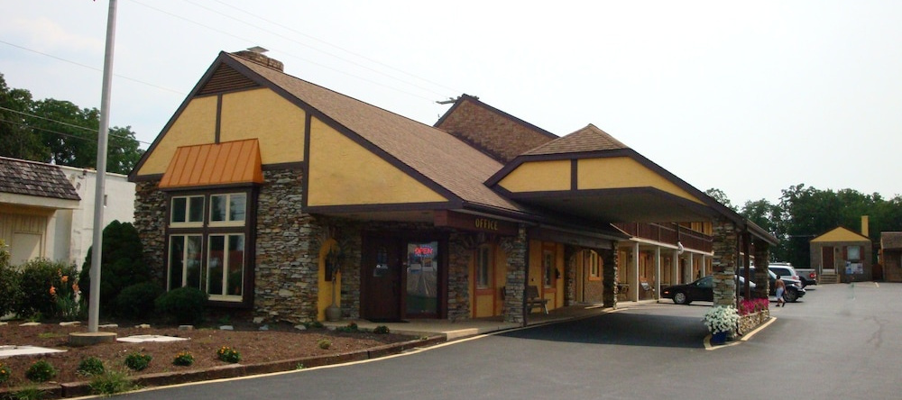 Americas Best Value Inn Ronks, Smoketown — photo 1
