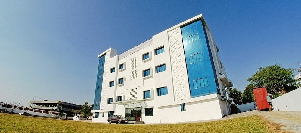 Hotel Mayur, Butibori — photo 1