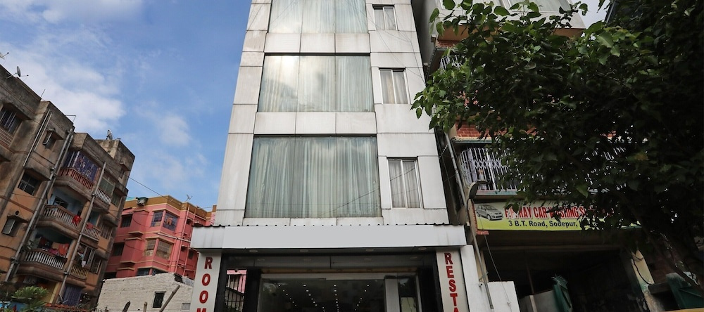 OYO 2911 The Pearl Hotel, 卡马尔哈蒂 — 照片 1