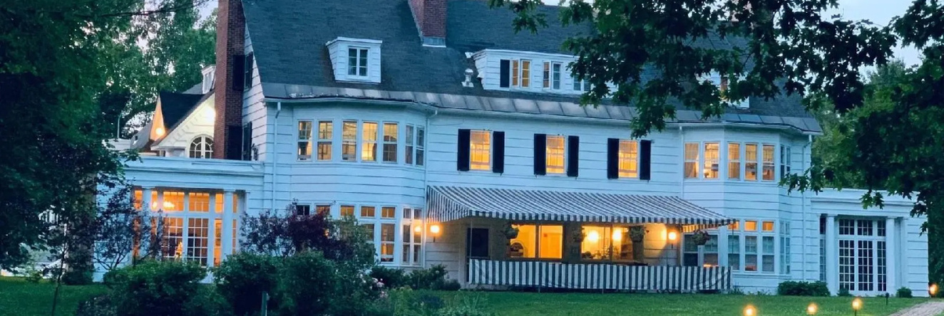 The Four Chimneys Inn, 本宁顿 — 照片 1
