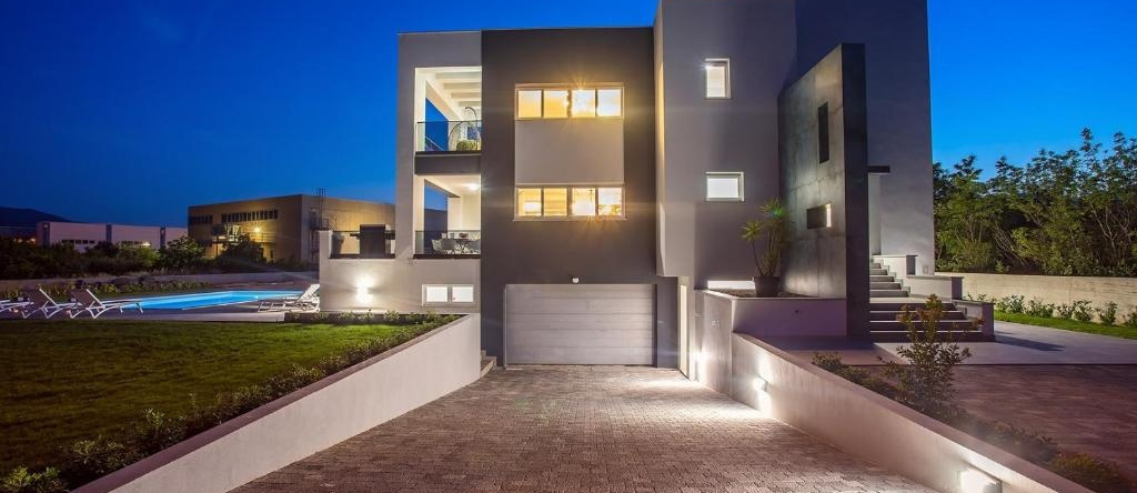 Villa Marijeta exclusive 5 star villa with 50sqm private pool, 6 bedrooms and playroom, 杜戈波列 — 照片 1
