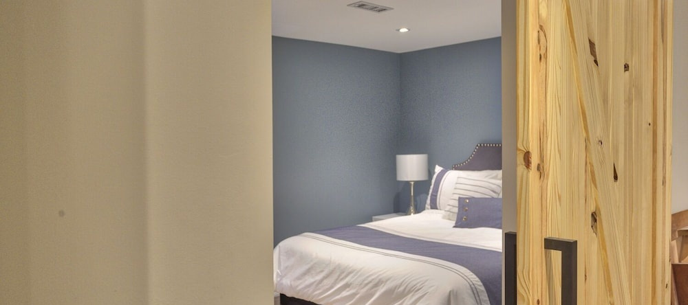 Fully Furnished Private Guest Suite, 列治文山 — 照片 1